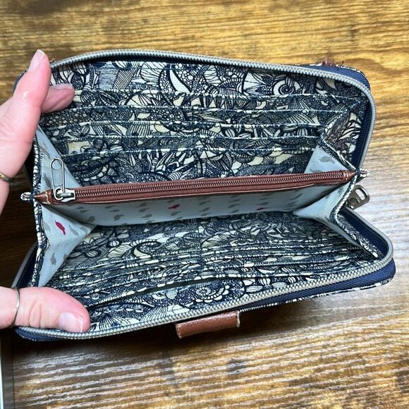 Sakroots Artist Zip Around Wallet Navy Blue White Floral Spirit Desert - Picture 8 of 10